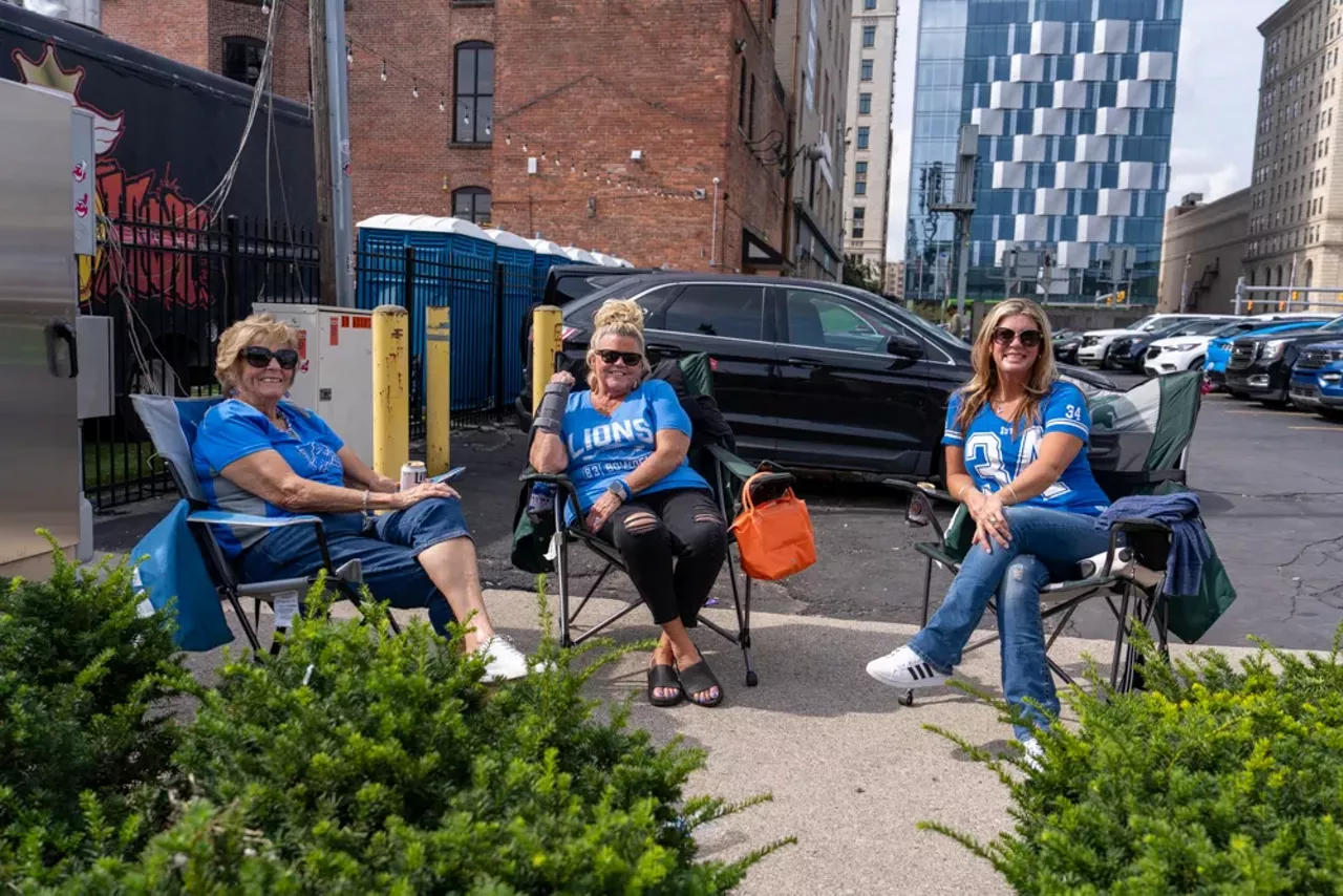 Image: Detroit Lions fans show team spirit at first home game of the season