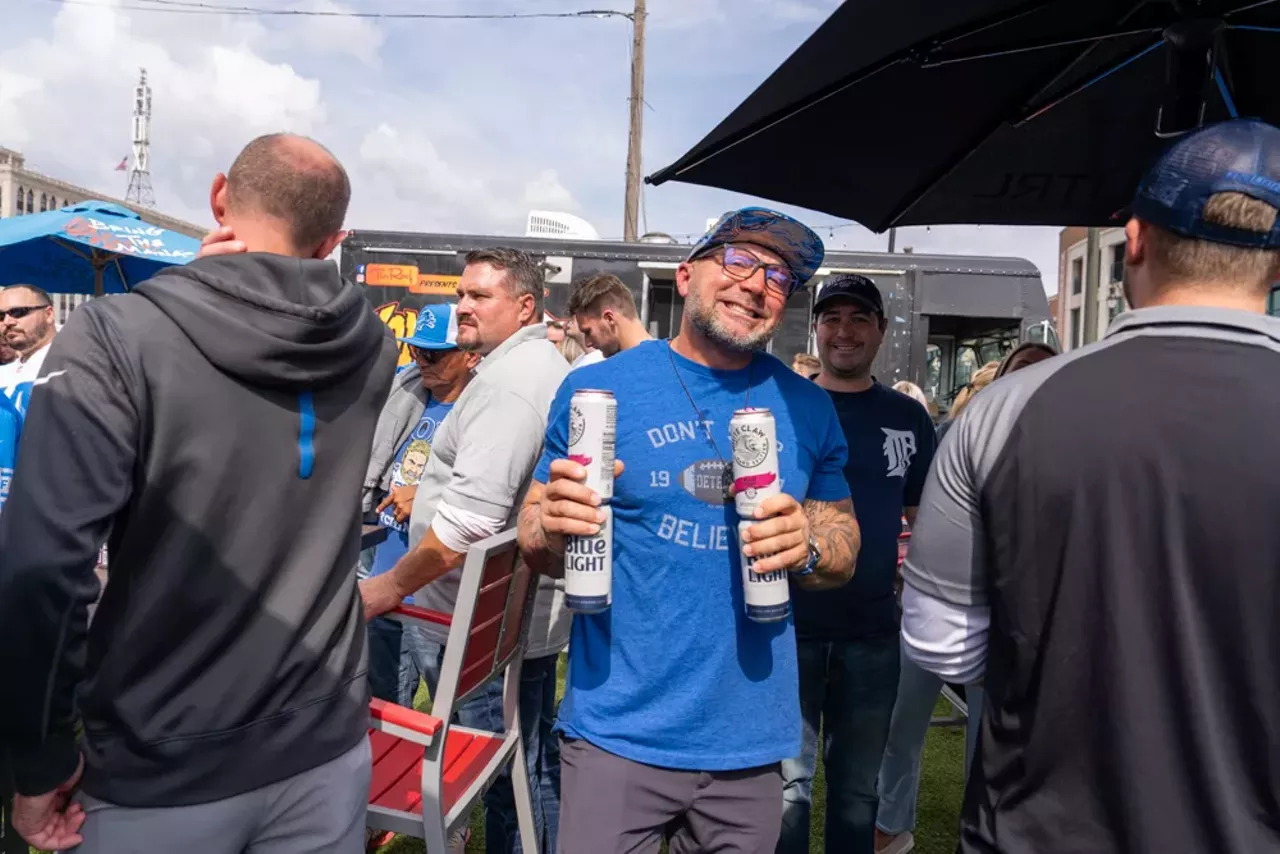 Image: Detroit Lions fans show team spirit at first home game of the season