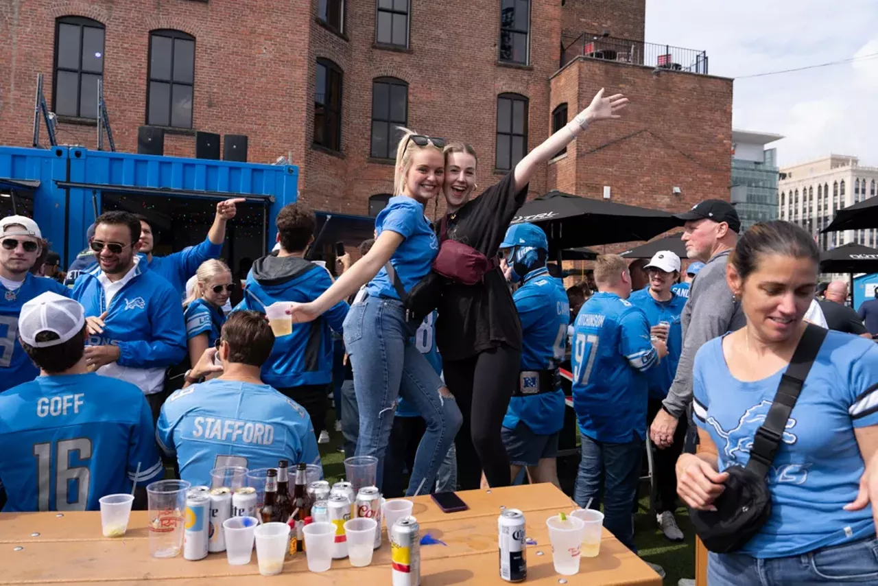 Image: Detroit Lions fans show team spirit at first home game of the season