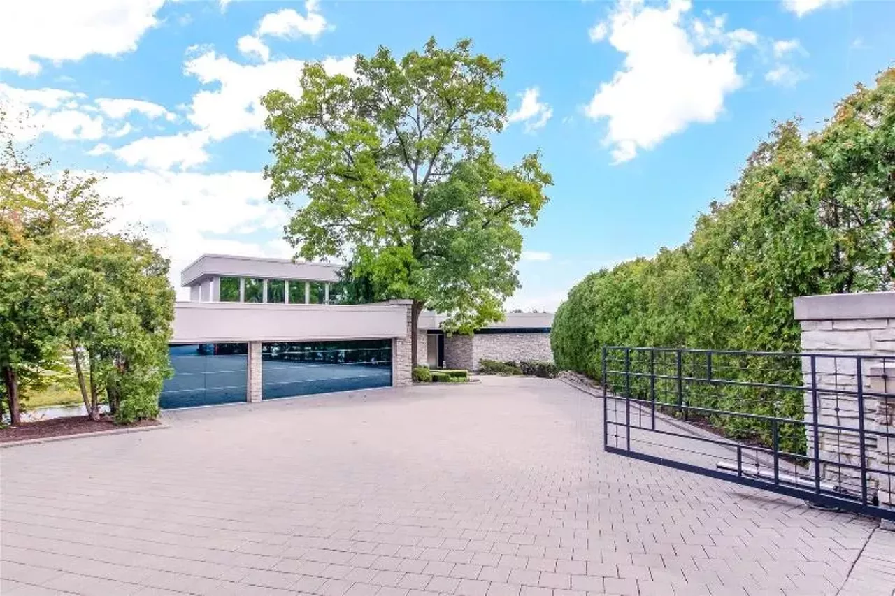 Image: Detroit Lions QB Matthew Stafford's $6.5 million Bloomfield Hills waterfront home is still on the market &#151;&nbsp;let's take a tour