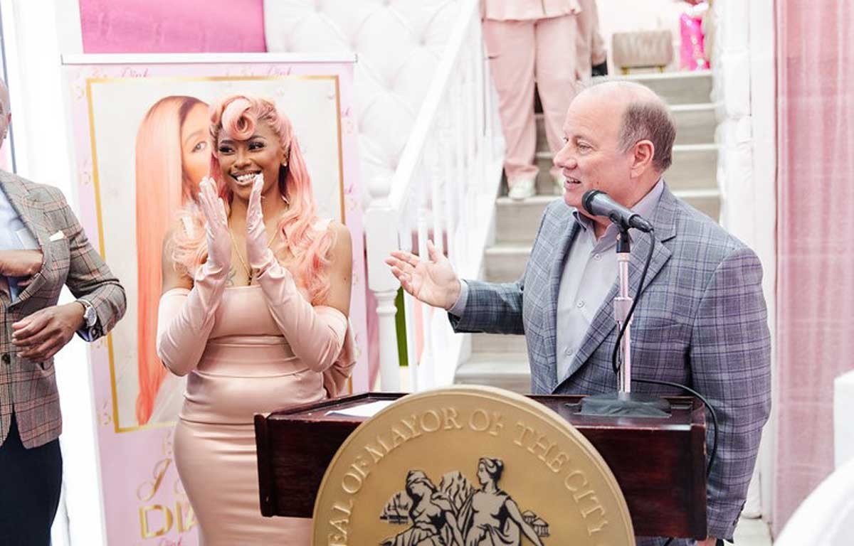 On Thursday, March 14, Pink Diamond Beauty Mall celebrated a ribbon-cutting ceremony with Detroit Mayor Mike Duggan.