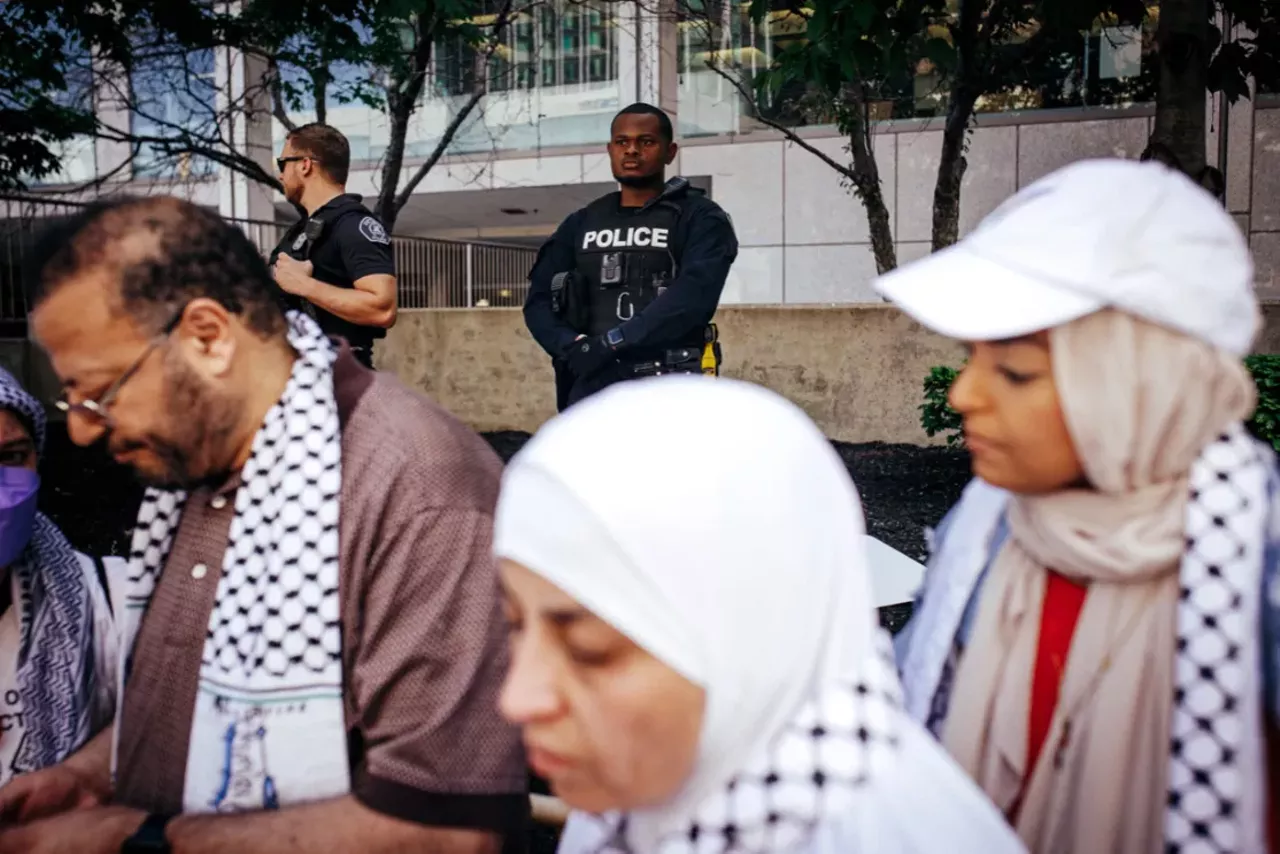 Image: Detroit police scrutinized for handling of pro-Palestinian protesters during Biden visit