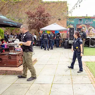 Image: Detroit police scrutinized for heavy-handed tactics at Cinco de Mayo festival