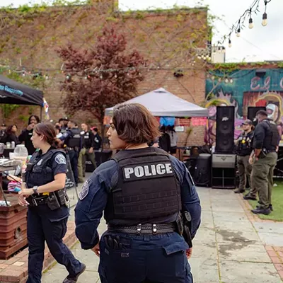 Image: Detroit police scrutinized for heavy-handed tactics at Cinco de Mayo festival