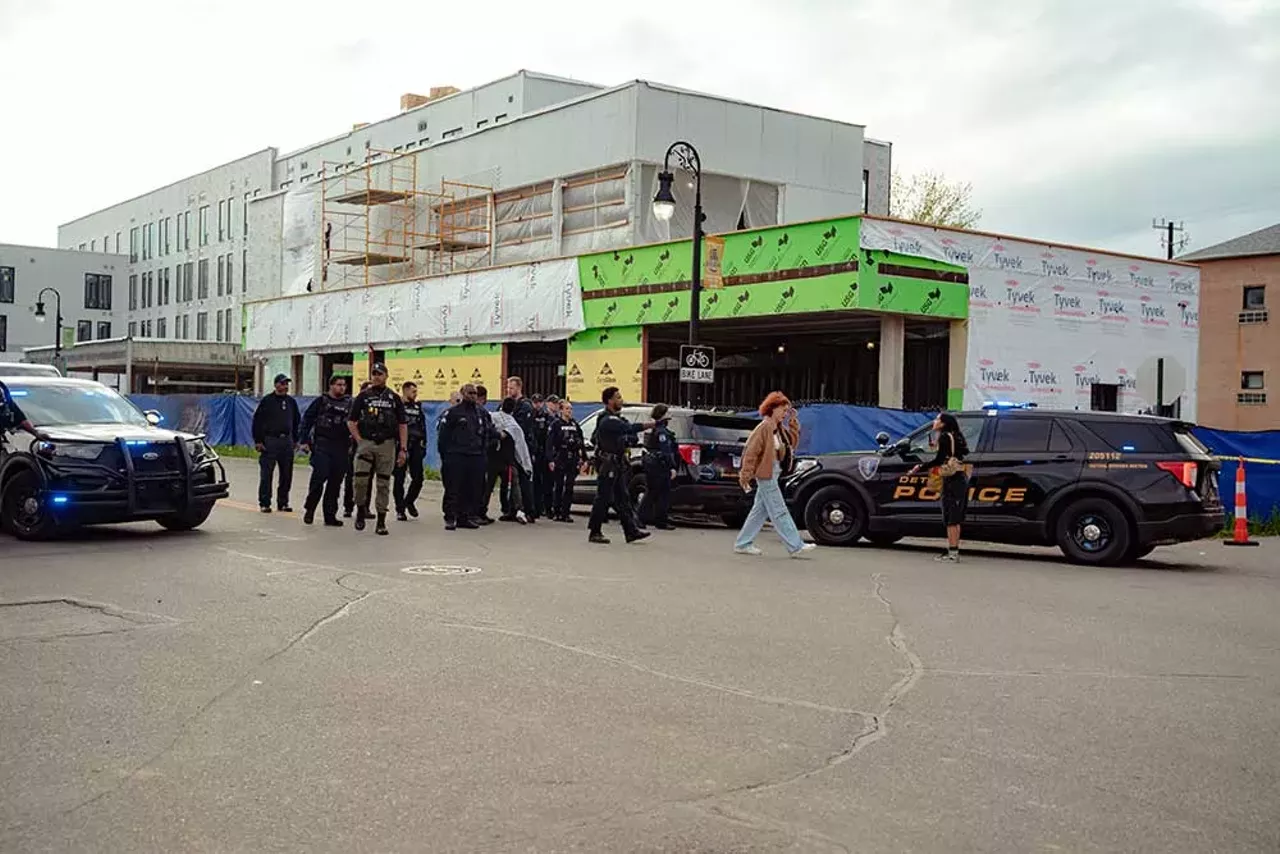 Image: Detroit police scrutinized for heavy-handed tactics at Cinco de Mayo festival