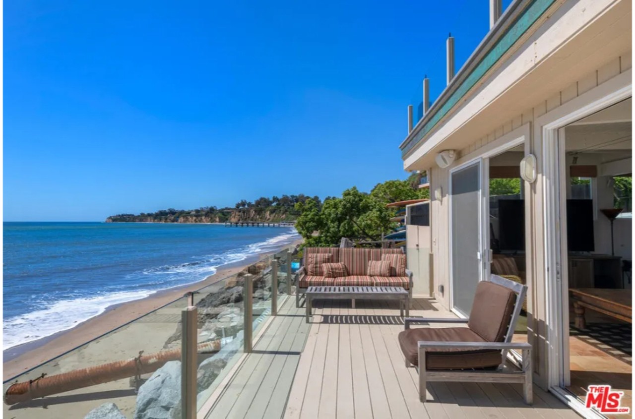UPDATED: Detroit Red Wings legend selling his beachfront home [PHOTOS]