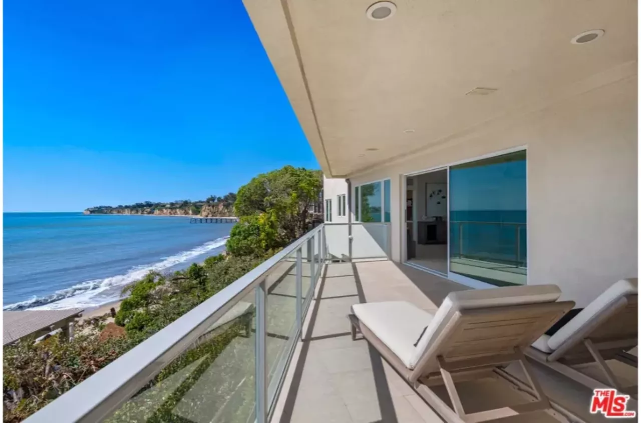 Image: UPDATED: Detroit Red Wings legend selling his beachfront home [PHOTOS]