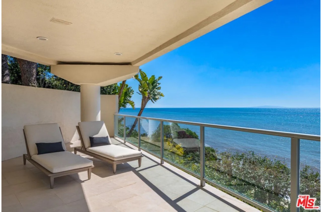 UPDATED: Detroit Red Wings legend selling his beachfront home [PHOTOS]