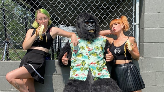 Detroit surf-punks Dear Darkness return with a gorilla on bass and a new 7-inch from Third Man Records (3)