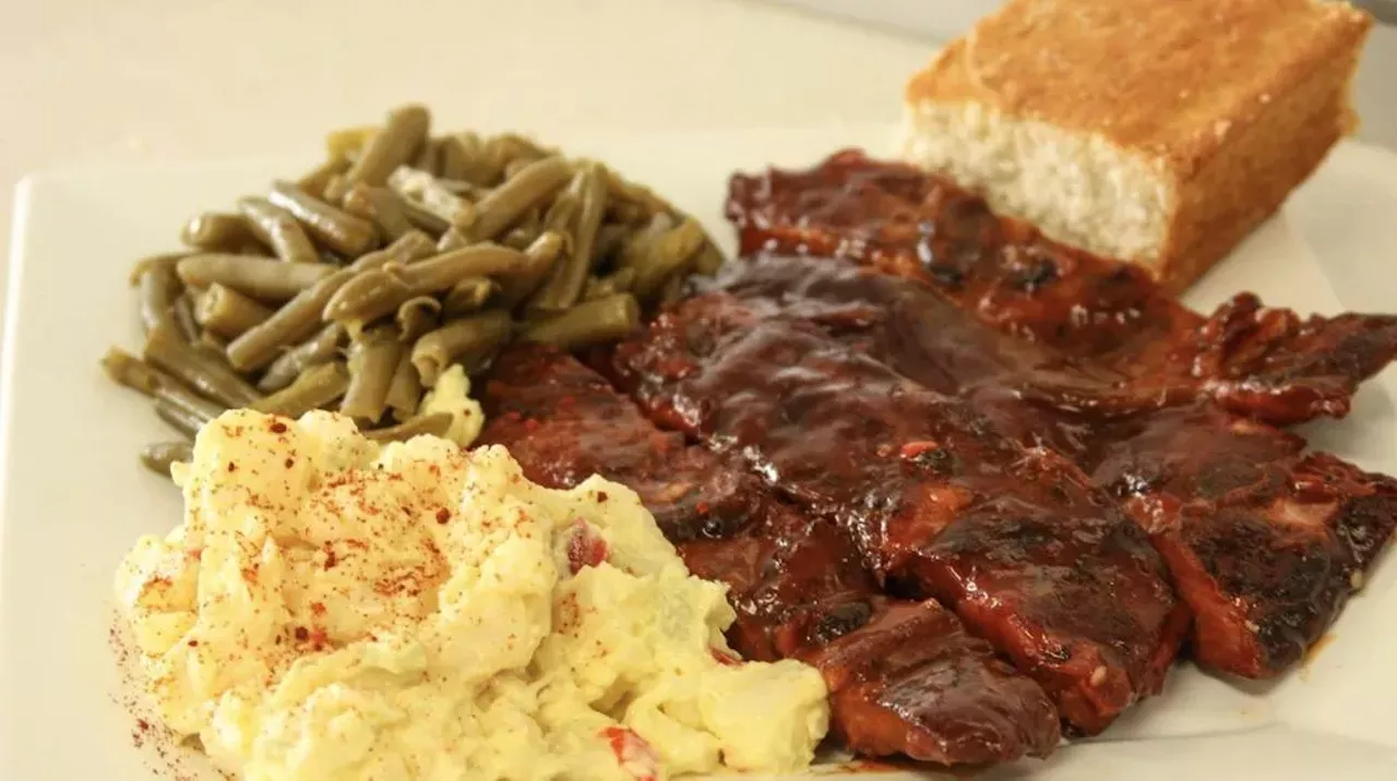 Motor City Soul Food 12700 W. Seven Mile Rd.; 313-472-5885; officialmotorcitysoulfood.com Motor City Soul Food has two locations, one located in Oak Park and the other in Detroit. They have all of the best fixings &#151; neckbones, fried chicken, meatloaf, catfish, potato salad, peach cobbler, you name it. Their macaroni and cheese is a must-have alongside some fried chicken. 