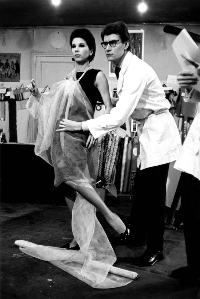 Dressing a true objet d'art in L'Amour Fou.