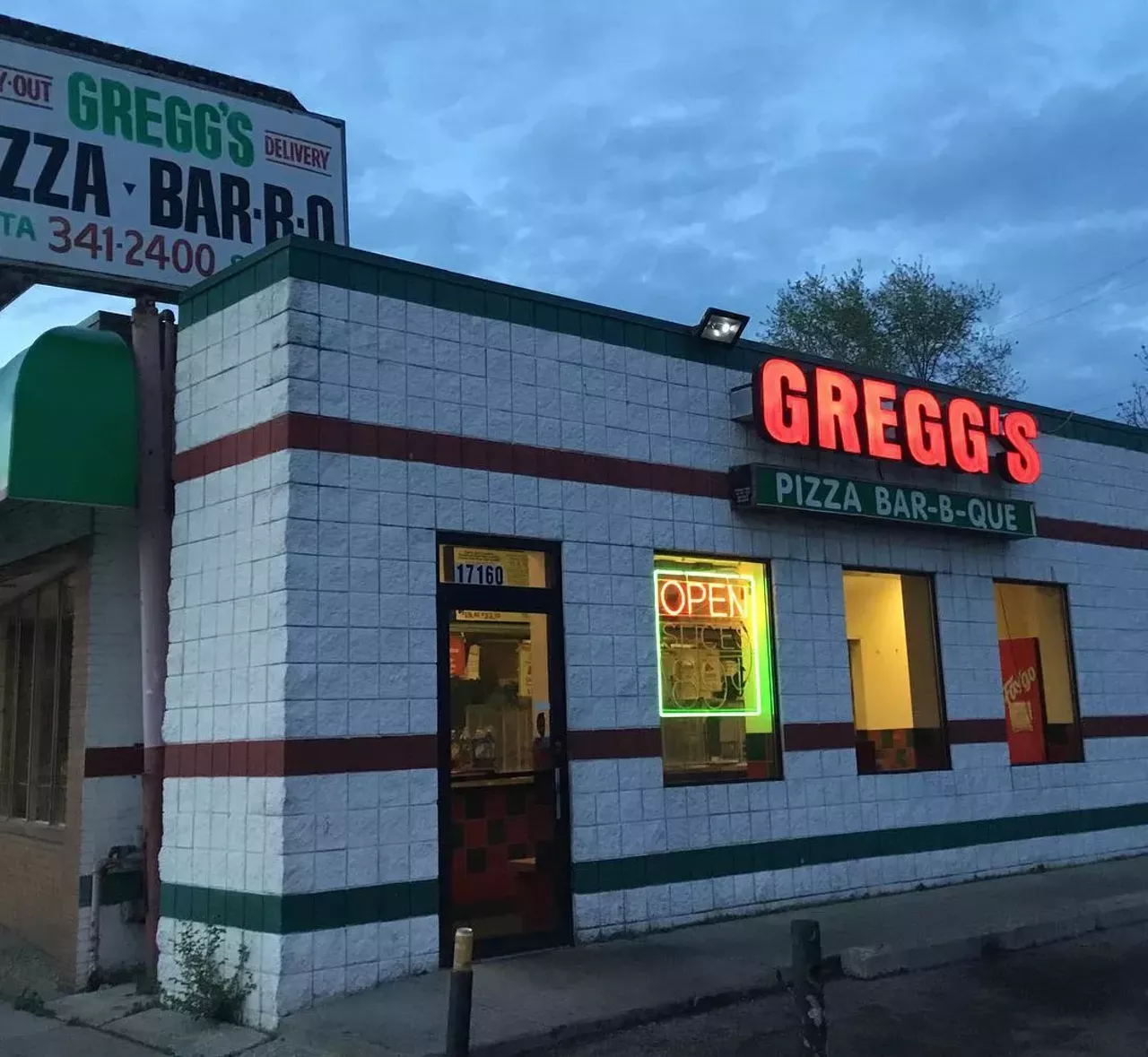 Gregg’s Pizza & Bar-B-Que 17160 Livernois Ave., Detroit; 313-341-2400; greggspizzabar-b-que.com Detroiters swear by Gregg’s, whose menu also includes calzones, subs, pasta, ribs, and seafood. Photo via Gregg’s Pizza & Bar-B-Que / Instagram