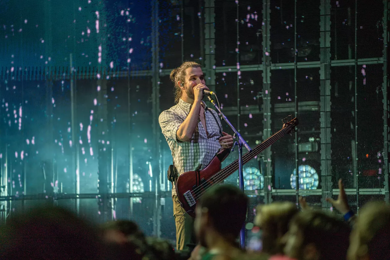 Image: Everything we saw at the AJR and BoyWithUke concert at Pine Knob Music Theatre