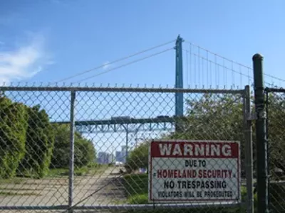 Image: Funny bridge business