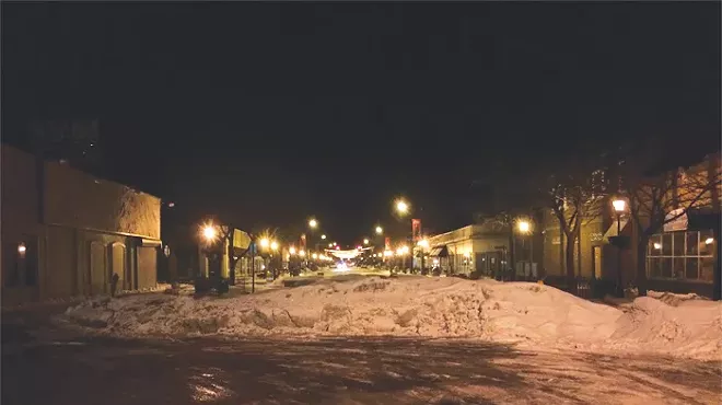 Image: Grosse Pointe Park builds snow wall