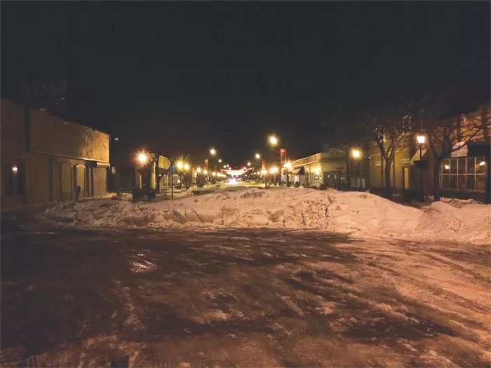 Grosse Pointe Park builds snow wall