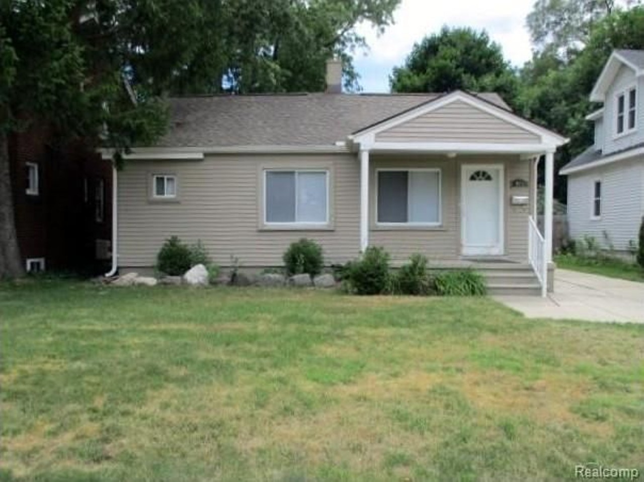 $1,350/month | 2 bedrooms | 814 sq. ft. 
861 W. Lewiston Ave. 
This ranch style home is recently remodeled and features hardwood floors and a backward with entrance to the city park.