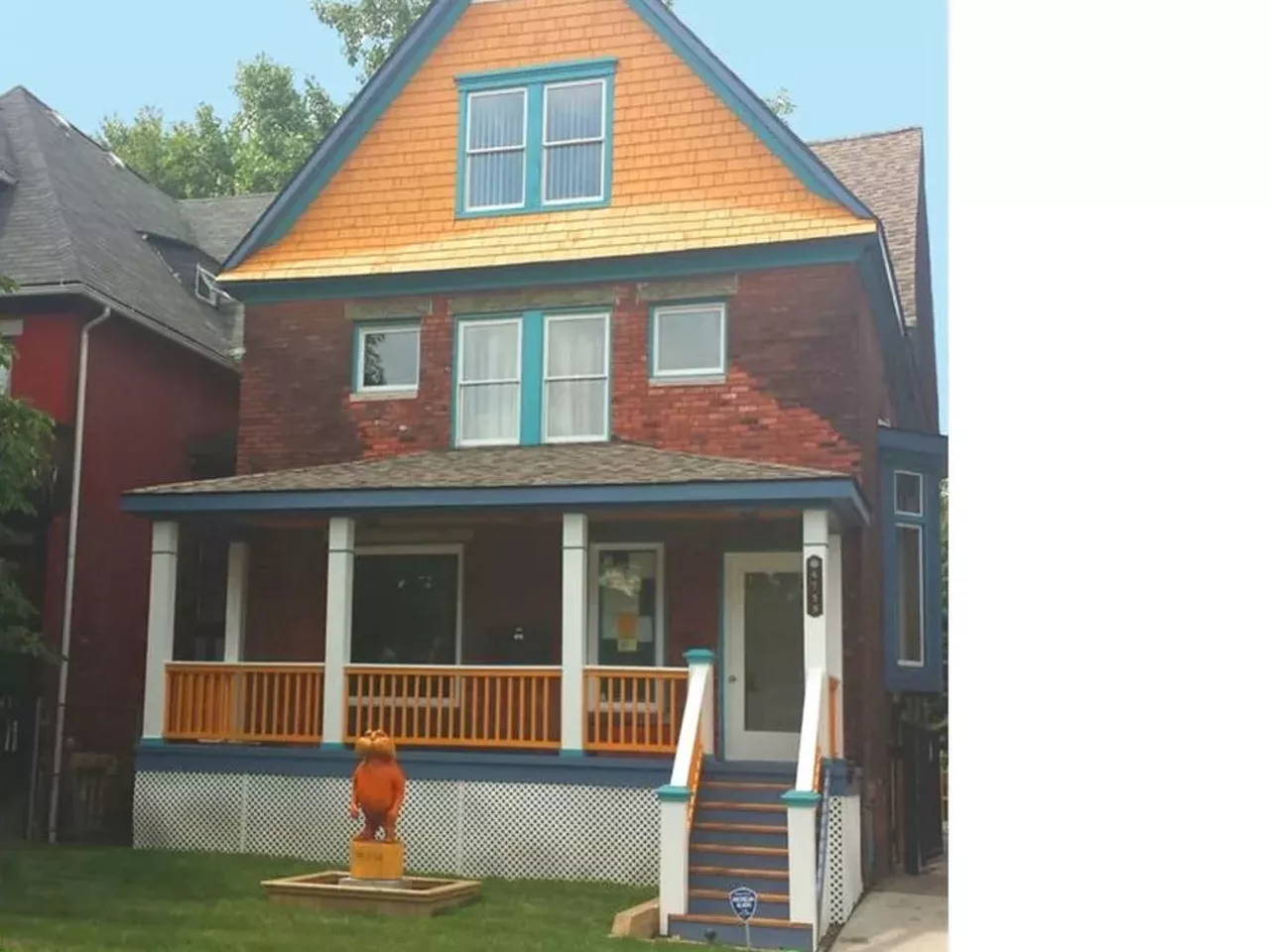 Woodbridge | $900/month | 1 bed, 1 bath | 550 sq. ft 4759 Trumbull St. There is a statue of the Lorax in the front yard. You should live here. Plus, stainless steel appliances, granite counter-tops, new cabinets. Like we said, you need to live here.