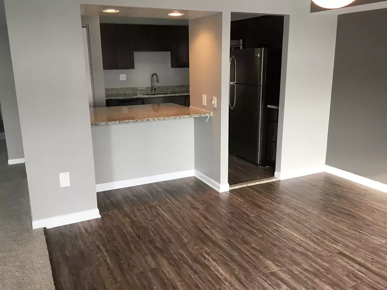 Riverfront Towers &#150; Downtown 100-300 Riverfront Dr, Detroit, MI 48226 1 Bedroom $993 &#150; 2,205 2 Bedrooms $1,637 &#150; 3,551 3 Bedrooms $2,100 &#150; 11,465 4 Bedrooms $1,709 &#150; 6,097