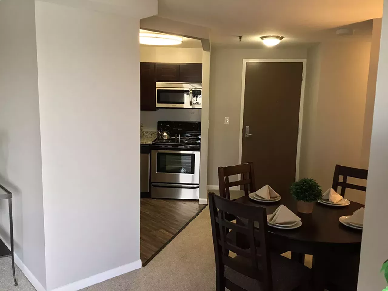 Riverfront Towers &#150; Downtown 100-300 Riverfront Dr, Detroit, MI 48226 1 Bedroom $993 &#150; 2,205 2 Bedrooms $1,637 &#150; 3,551 3 Bedrooms $2,100 &#150; 11,465 4 Bedrooms $1,709 &#150; 6,097