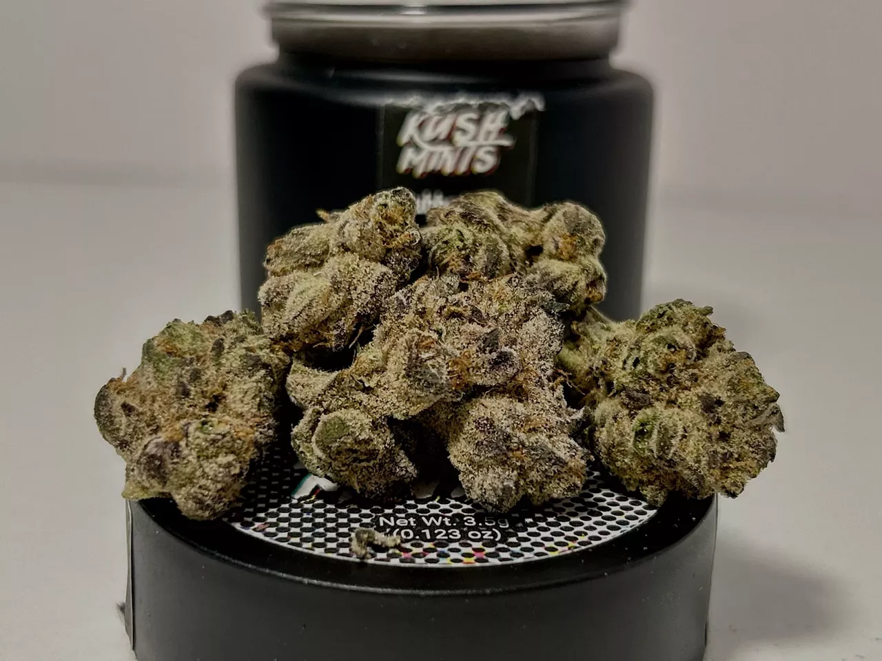Mi Loud’s Kush Mints is a relaxing strain that combines Bubba Kush and Animal Mints.
