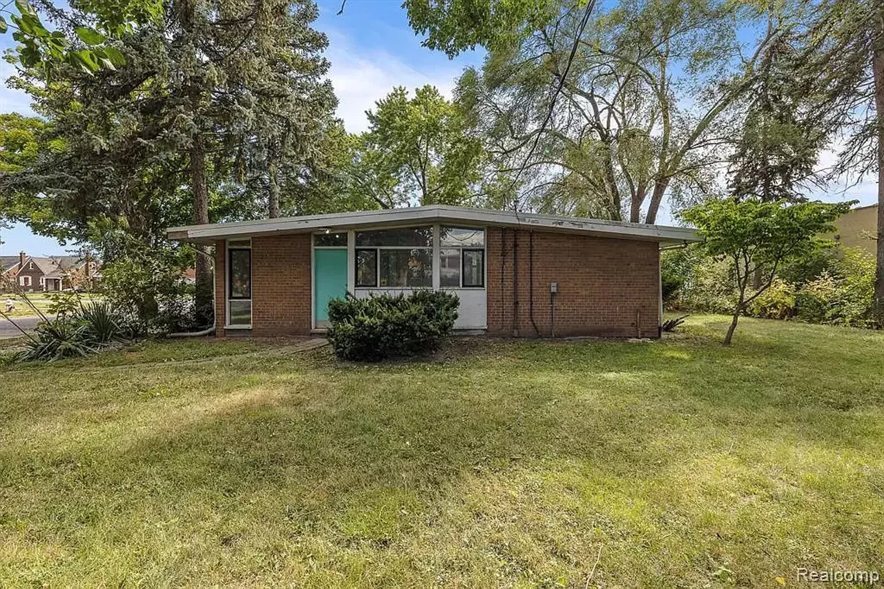 Image: Humble former Detroit dentist office designed by World Trade Center architect Minoru Yamasaki is for sale for $95k