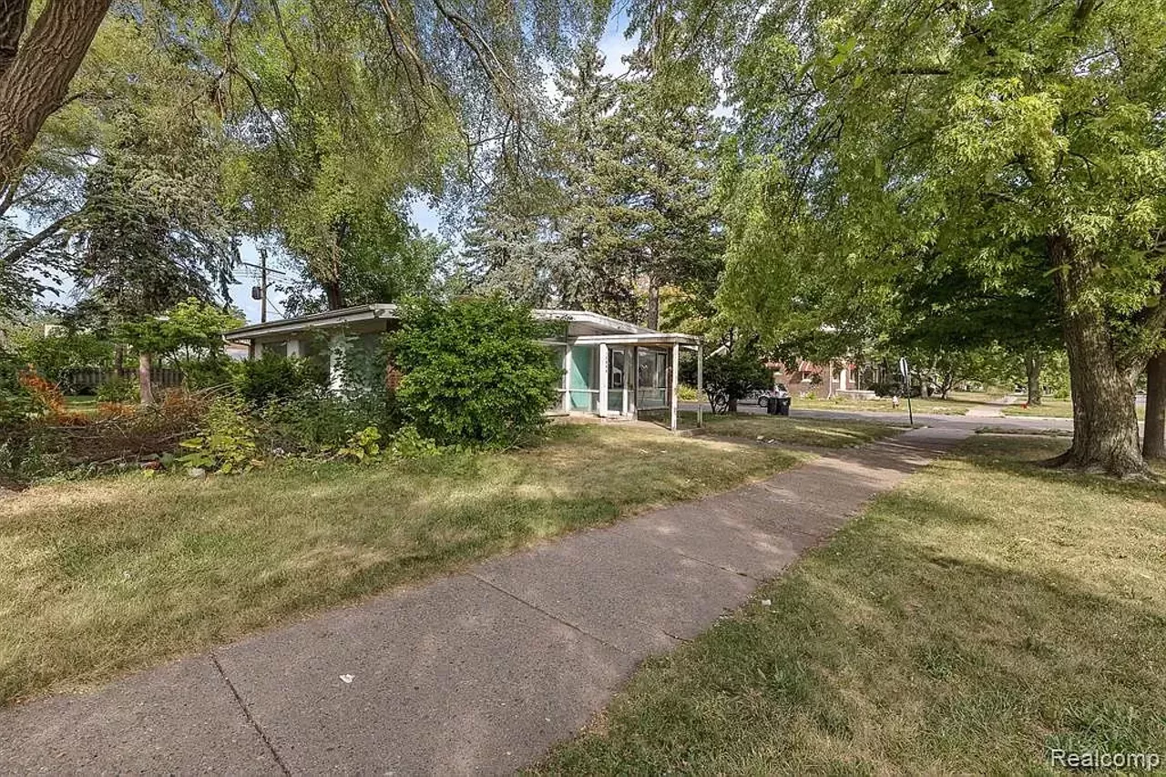 Image: Humble former Detroit dentist office designed by World Trade Center architect Minoru Yamasaki is for sale for $95k