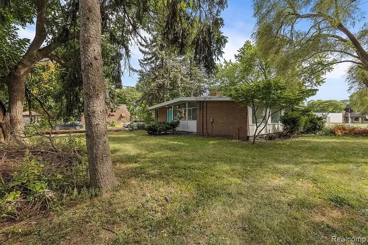 Humble former Detroit dentist office designed by World Trade Center architect Minoru Yamasaki is for sale for $95k