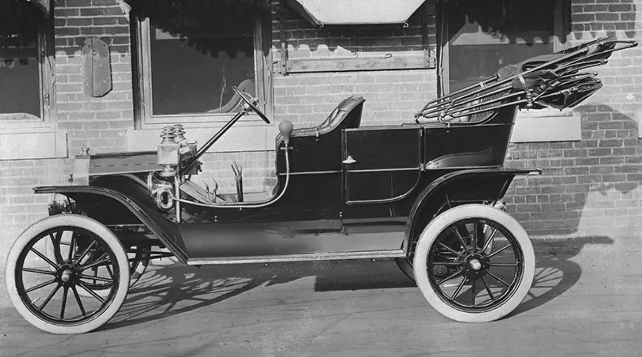 Ford ford.com Henry Ford revolutionized the automotive industry with the introduction of the Model T in 1908 and a novel idea at the time: paying workers enough to buy the products they make. Established in Detroit, Ford continues to be a major automotive company, offering a diverse lineup of cars, trucks, and SUVs. 