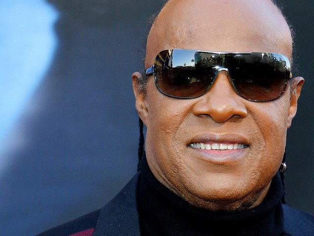 Motown legend Stevie Wonder is moving to Ghana because racism in America sucks (2)