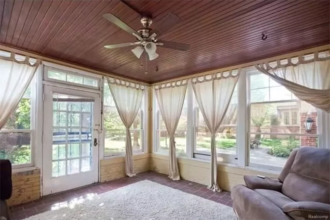  1005 Iroquois St Asking price: $659,900 5 beds | 3 full baths, 1 half bath Man they don&#146;t make &#145;em like this anymore. Built in 1899, this sprawling estate has all kinds of shit you actually don&#146;t find in news homes, think carriage houses and butlers quarters.