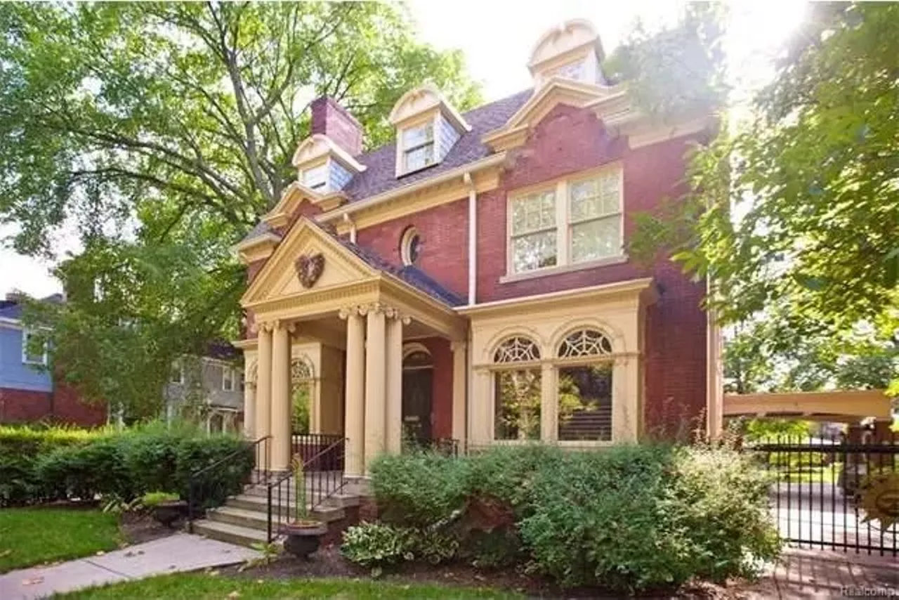  1005 Iroquois St Asking price: $659,900 5 beds | 3 full baths, 1 half bath Man they don&#146;t make &#145;em like this anymore. Built in 1899, this sprawling estate has all kinds of shit you actually don&#146;t find in news homes, think carriage houses and butlers quarters.