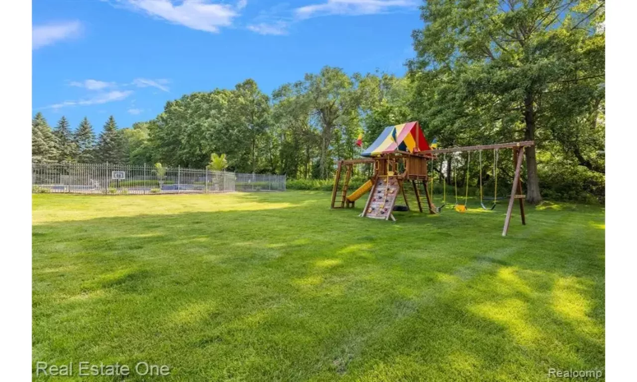 Image: Former Pistons player puts Michigan mansion up for sale — again