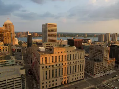 Aerial view of downtown Detroit, with U.S. District Court in the foreground.