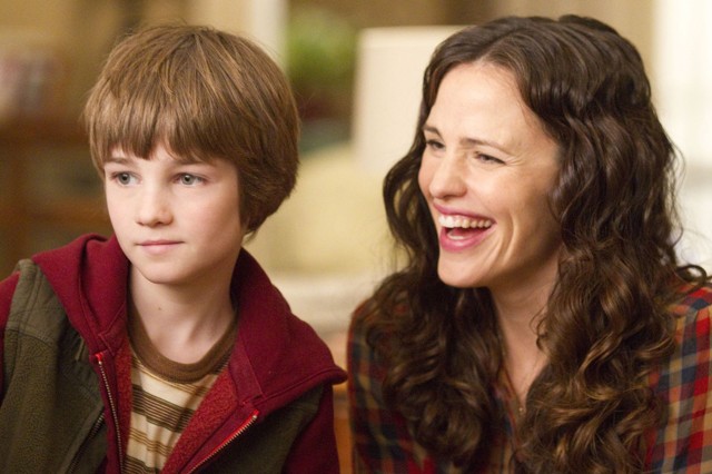 Lightning brings CJ Adams' kid character to life. Jennifer Garner plays a happy mom.