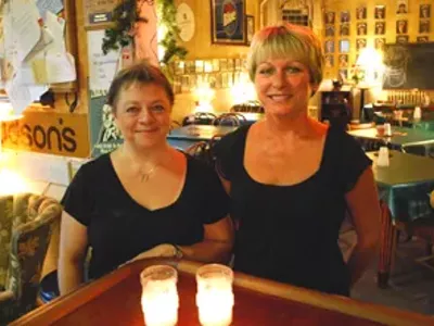 Image: Little bar on the prairie