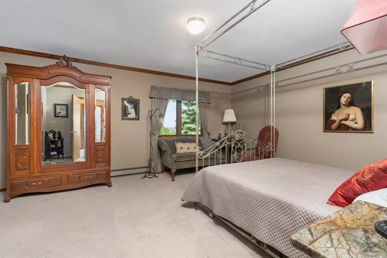 10343 E Hilltop Rd, Suttons Bay, MI 49682