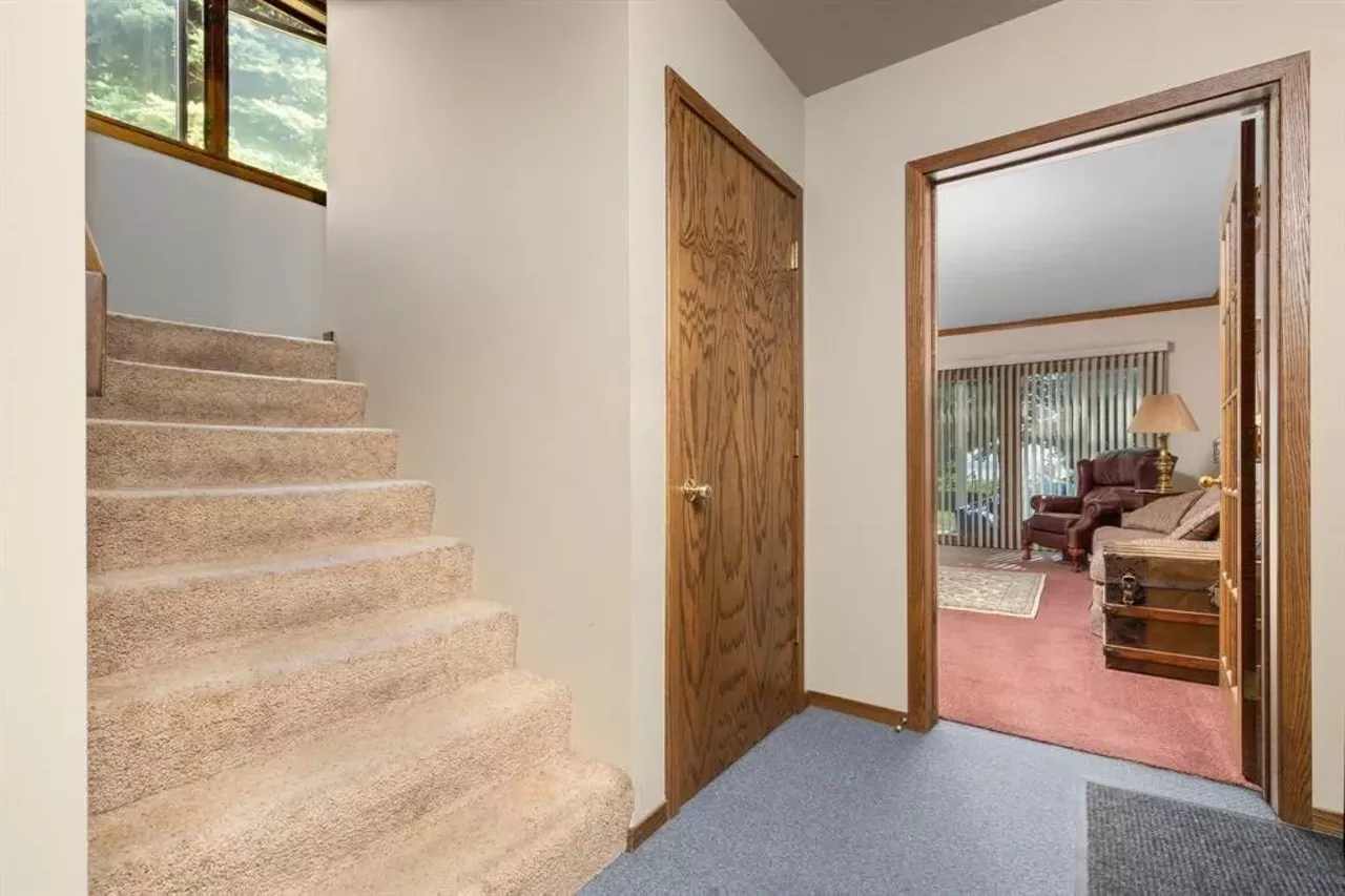 10343 E Hilltop Rd, Suttons Bay, MI 49682