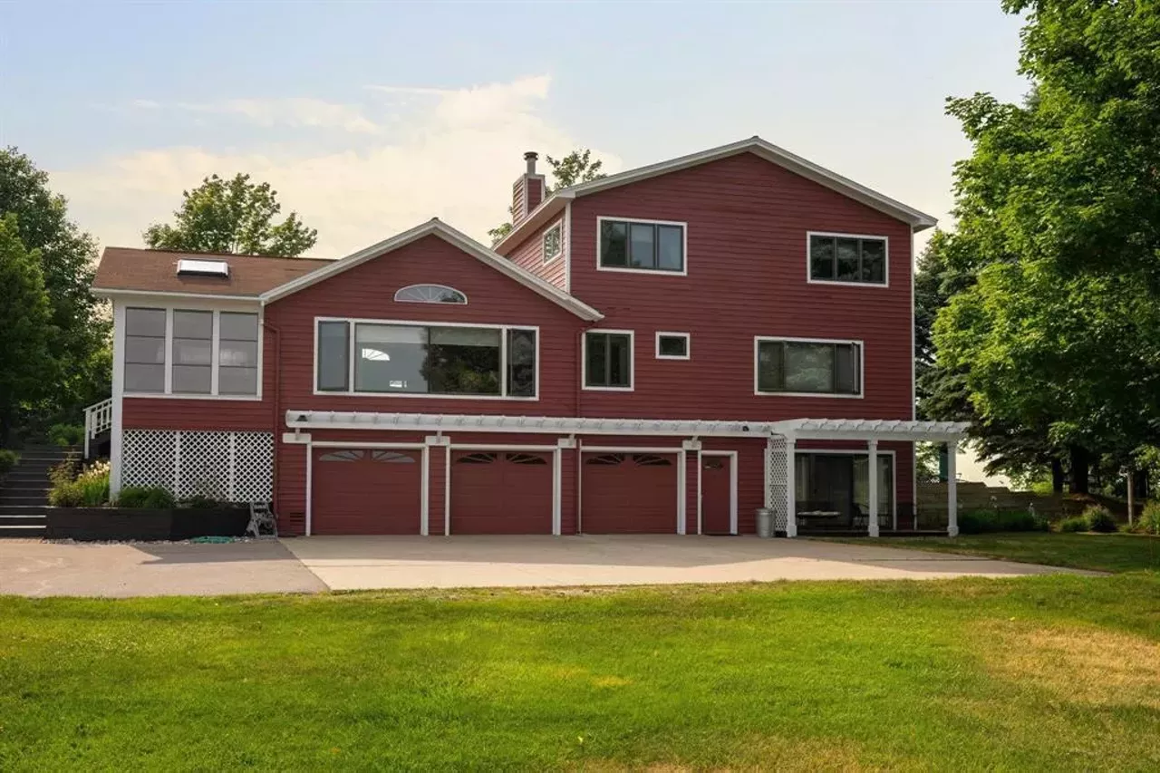 10343 E Hilltop Rd, Suttons Bay, MI 49682