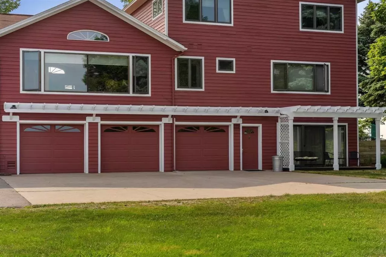 10343 E Hilltop Rd, Suttons Bay, MI 49682