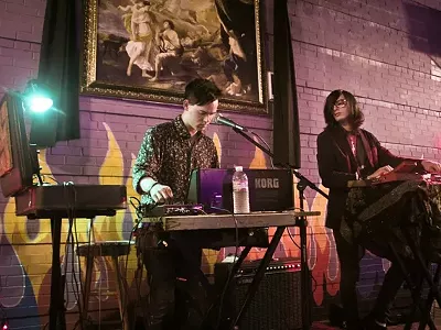 It's a change from his last band: Keyboardist Michael Mars shares in the spotlight with with slide guitarist Stefan Carr.