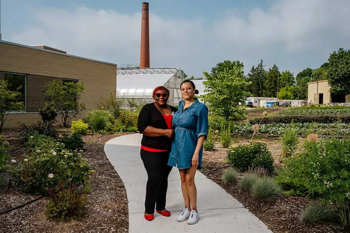 Image: Shanon Seymore (left) and Regina Gully.