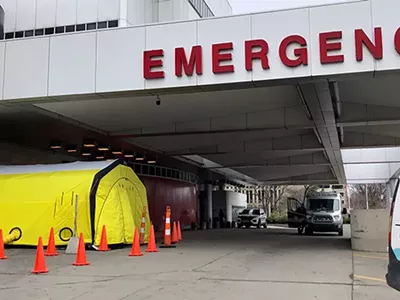 Image: Metro Detroit hospitals overwhelmed with crush of coronavirus patients, lack of supplies (2)