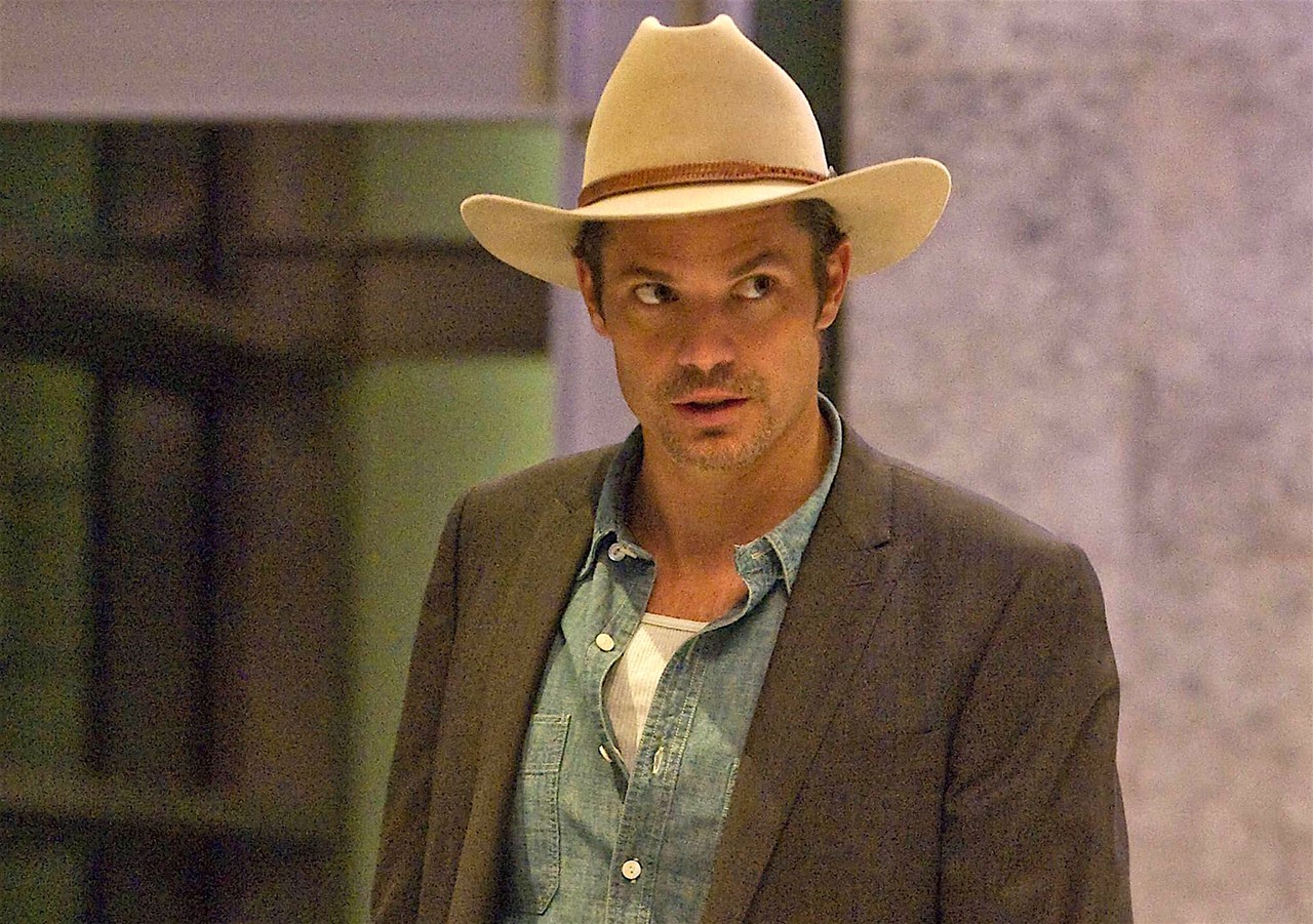 Justified (2010)
Developed by Graham Yost.
This neo-Western crime drama TV series is based on Leonard’s stories about the character Raylan Givens, particularly “Fire in the Hole.” It stars Timothy Olyphant as Raylan, a tough deputy U.S. Marshal enforcing his own brand of justice set in the Appalachian mountains area of eastern Kentucky. The show aired on the FX network and received wide acclaim, with a limited sequel series called Justified: City Primeval planned to be released in June 2023.