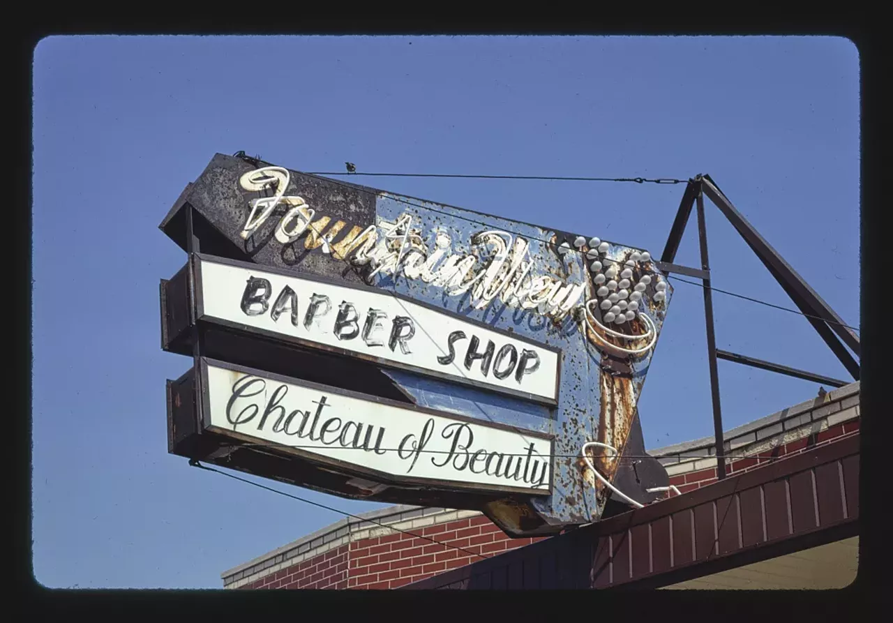 Fountain View Barber sign, Kelly Road, East Detroit, Michigan (1986) Photo via John Margolies Roadside America Photograph Archive
