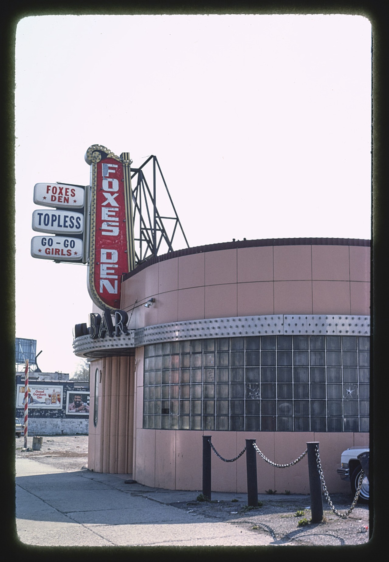 Foxes Den, Livernois, Detroit, Michigan (1976)
Photo via John Margolies Roadside America Photograph Archive