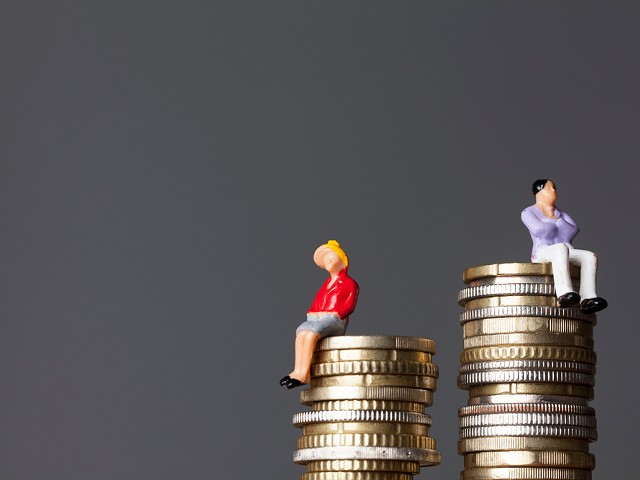 Pay gap narrows, but Michigan women still earn less than men