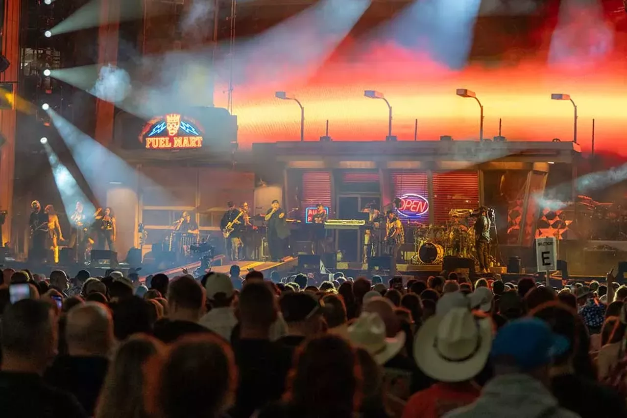 Image: Photos from Post Malone and Jelly Roll’s ‘Big Ass Stadium’ Tour stop in Detroit