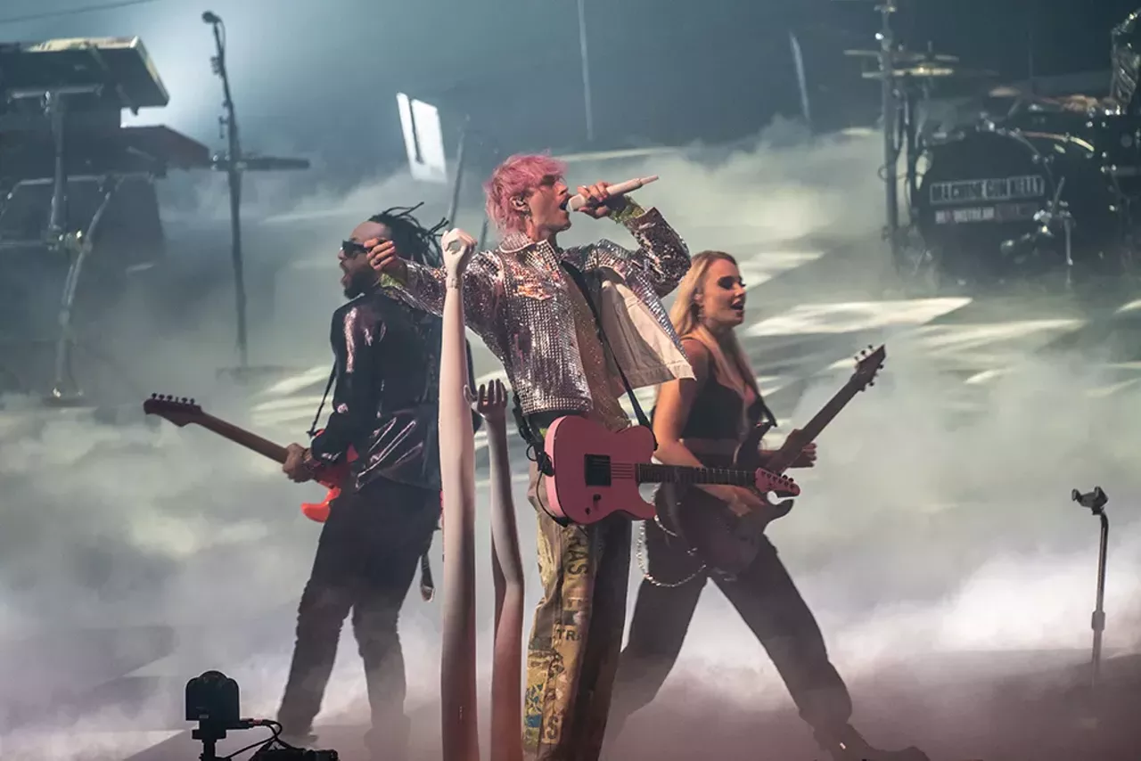 Image: Photos from the Machine Gun Kelly and Avril Lavigne show at Detroit’s Little Caesars Arena