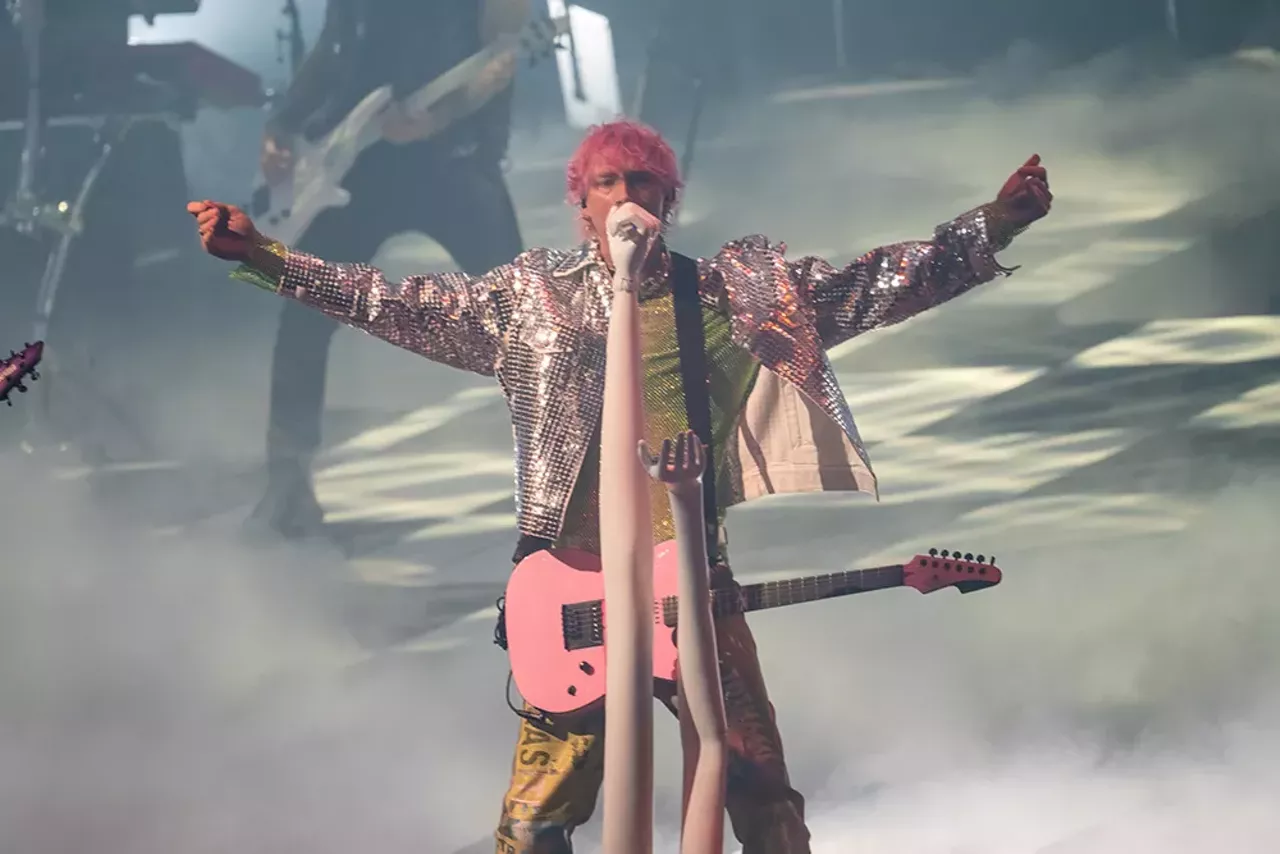 Image: Photos from the Machine Gun Kelly and Avril Lavigne show at Detroit’s Little Caesars Arena